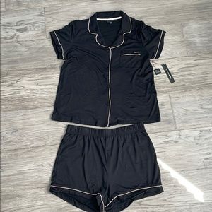 Tahari pajamas 2 piece shorts set - size M